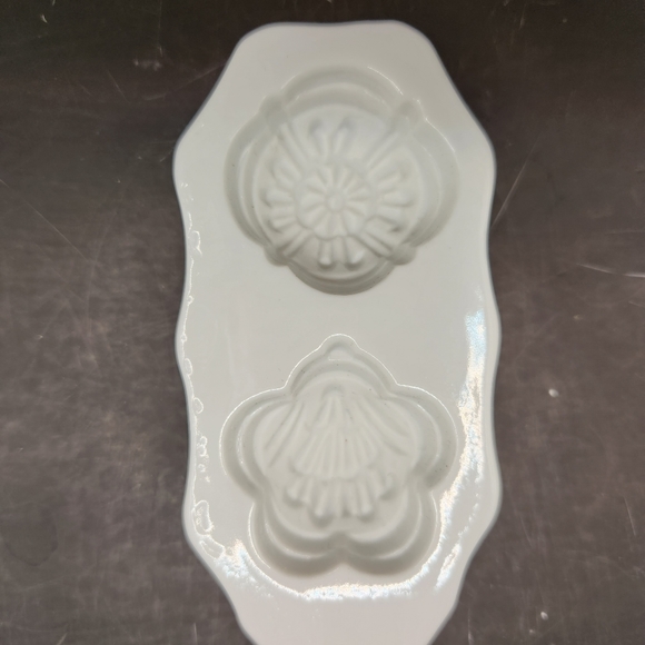 Vintage Schmid Brothers Floral White Porcelain Butter Mold Heritage Collection - Picture 3 of 6